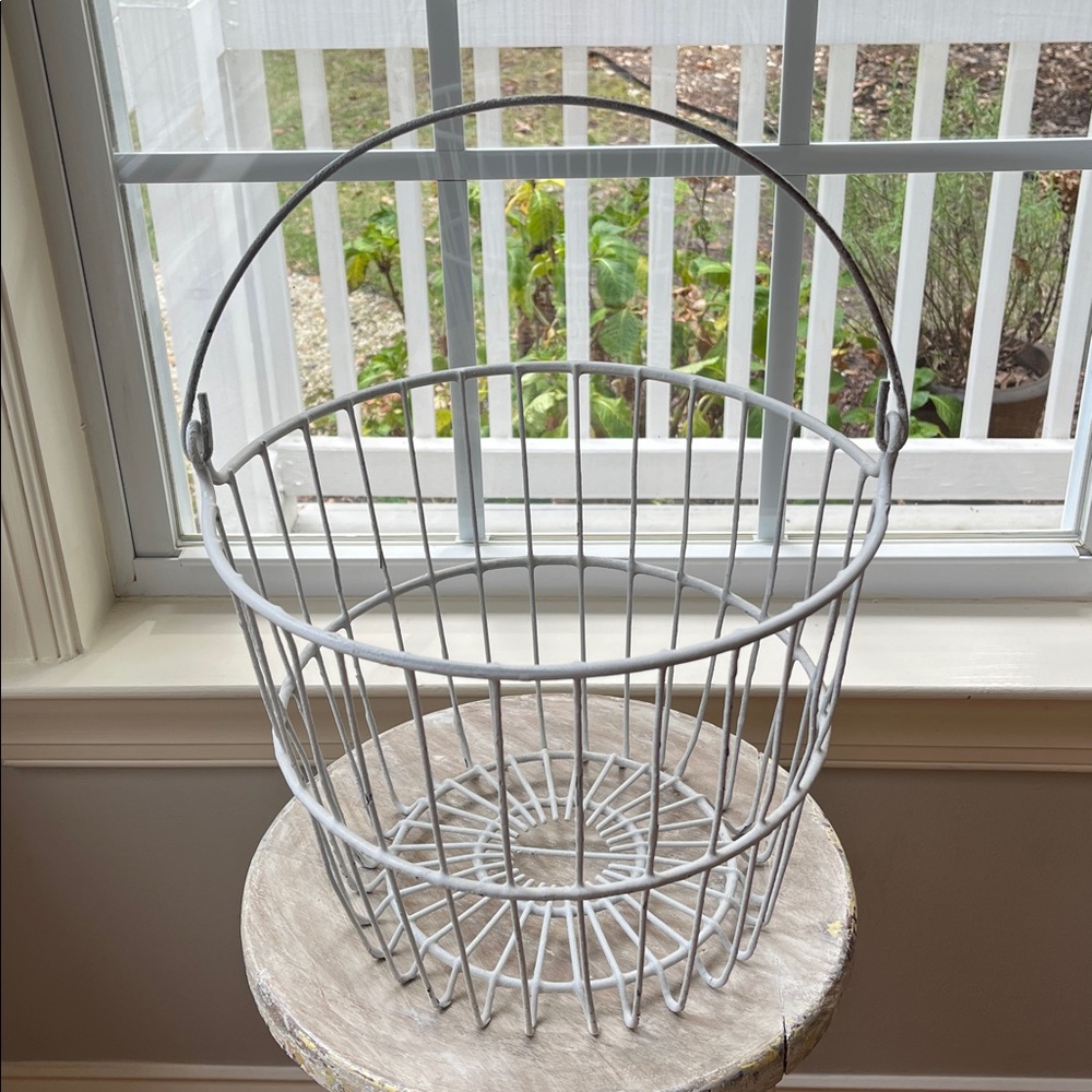 Vintage Egg Basket Wire Handle Farmhouse Chicken Coop